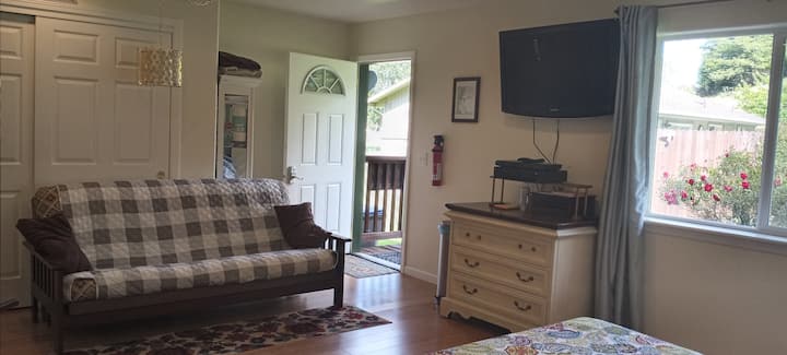 The Ocean Room Ferndale,  Private, Quiet, Tax Incl - Bear River Casino Resort