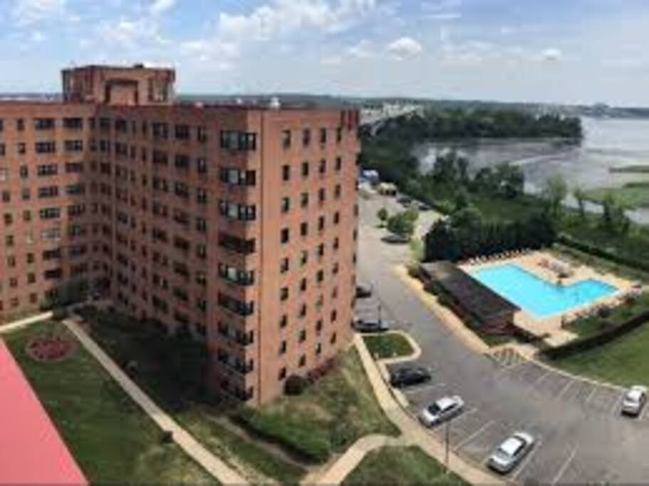 Located right on the Potomac