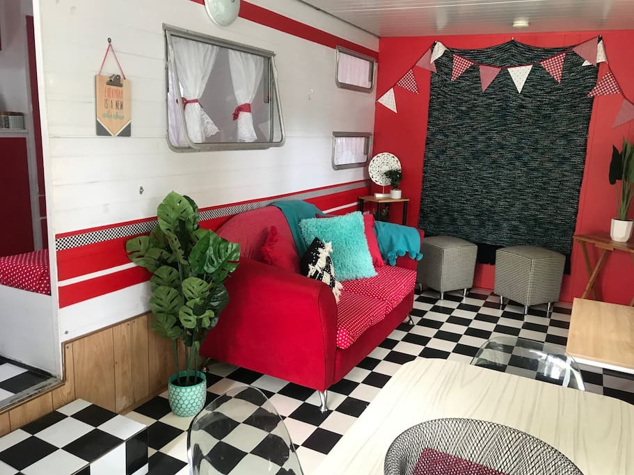 Betty - Inside the Annex