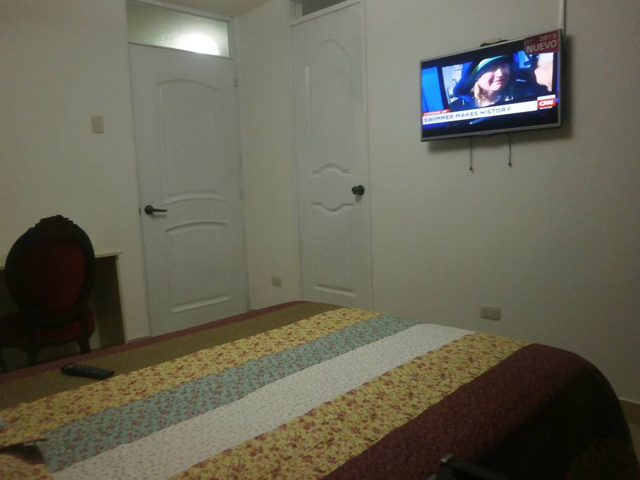 Televisión LED de 32".