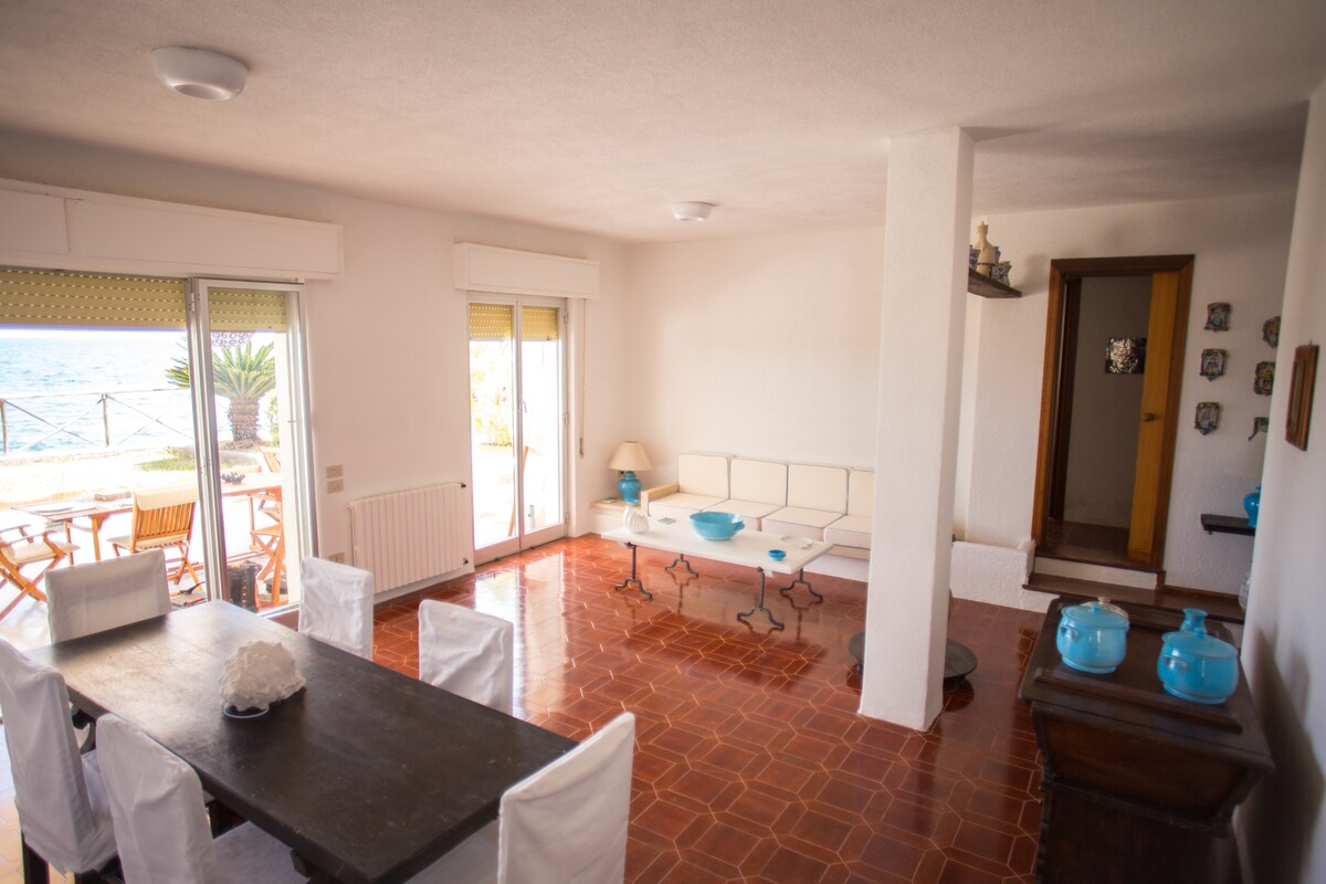 ห้องนั่งเล่นที่กว้างขวาง