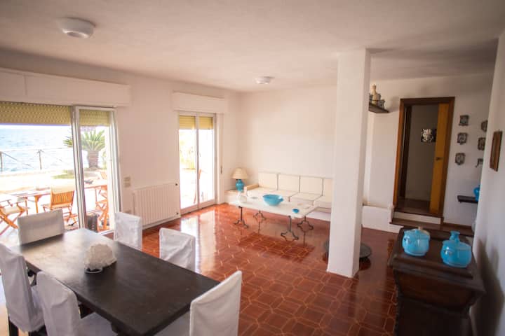 Prostrani dnevni boravak