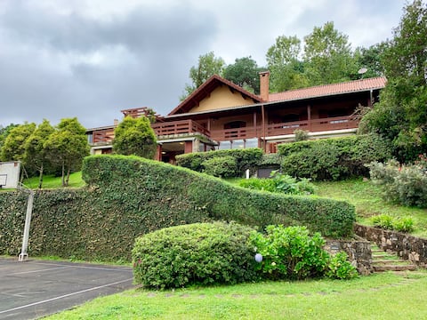 House 600m from the Center with Jacuzzi and Recreation Area