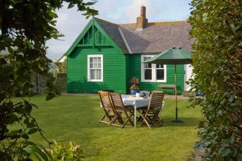 Sandham - Close to Bamburgh's sandy beach sleeps 6