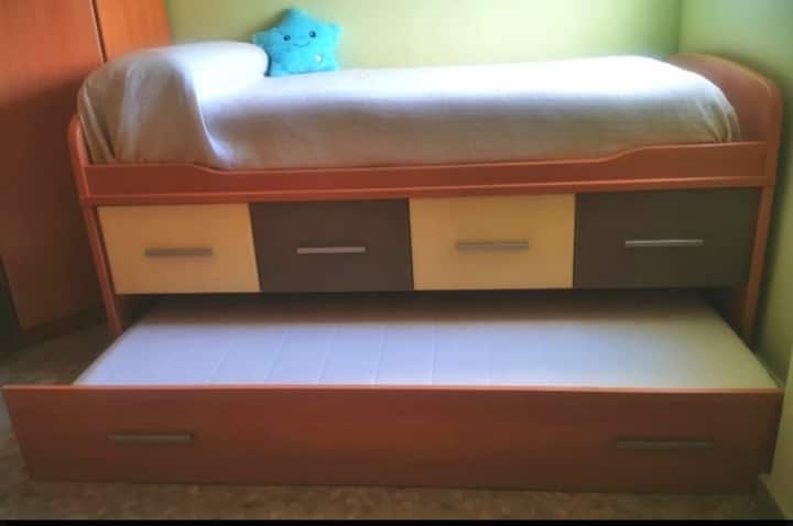 Trundle床2mx90厘米
松树婴儿床