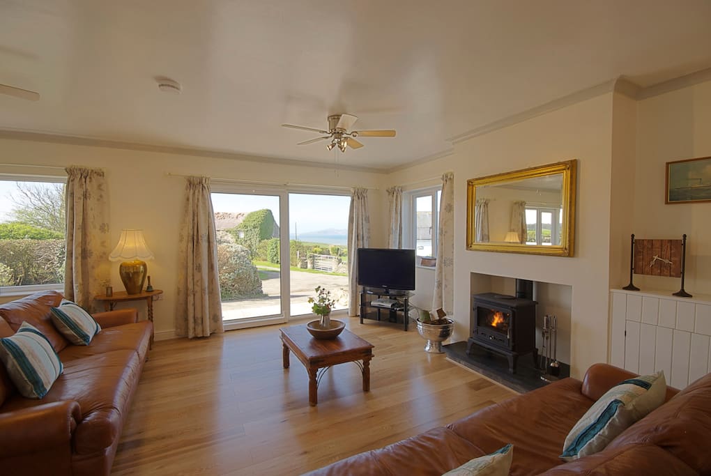 Sitting room with sea view and comfy sofas