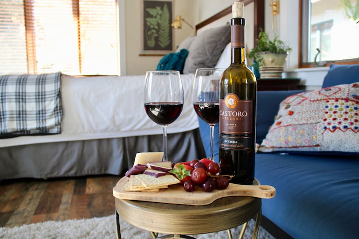 Romantic Vineyard Guesthouse - 2 min from wineries
