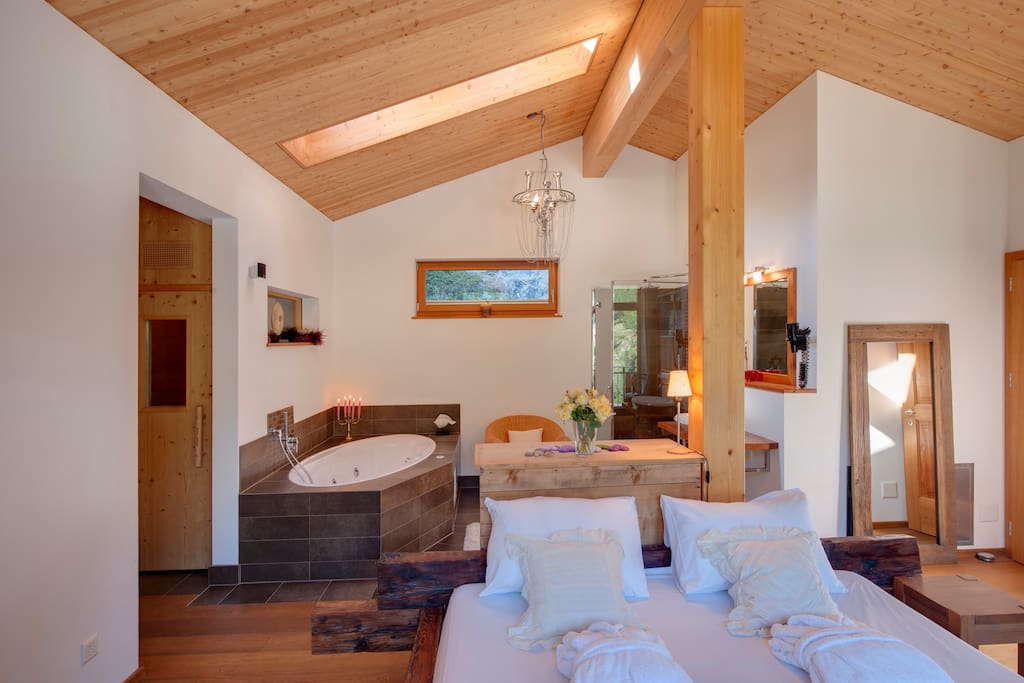Masterbedroom with private sauna and an open bath-tub