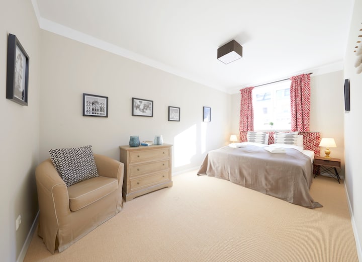 小型卧室1 -标准双人床