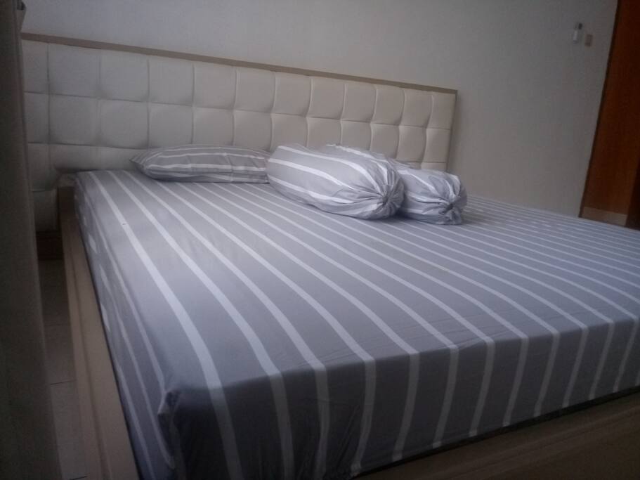 Kamar 1, untuk 2 tamu; Kamar mandi dalam & AC