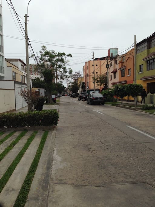 Vista de la calle afuera del Edificia