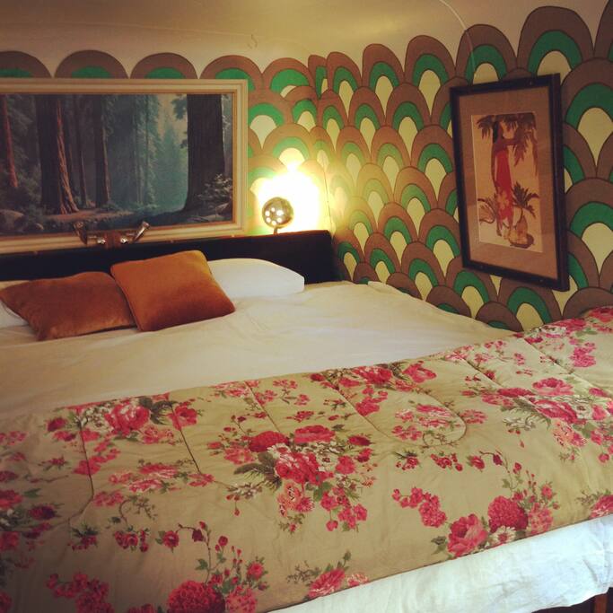 The KING king size bed.