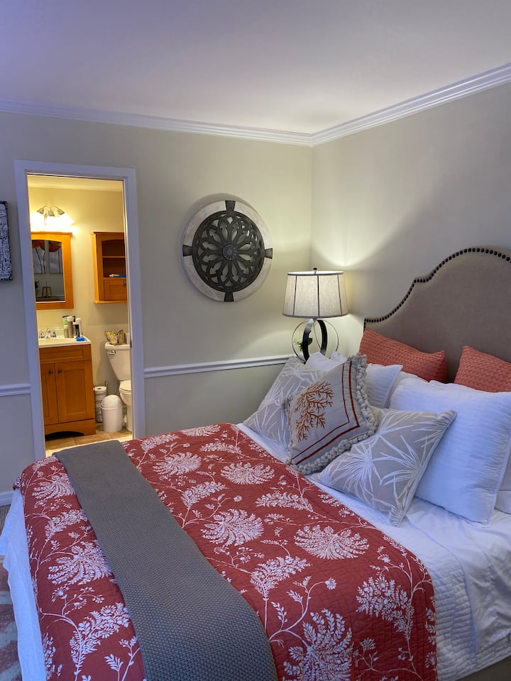 غرفة نوم رئيسية بحمام داخلي