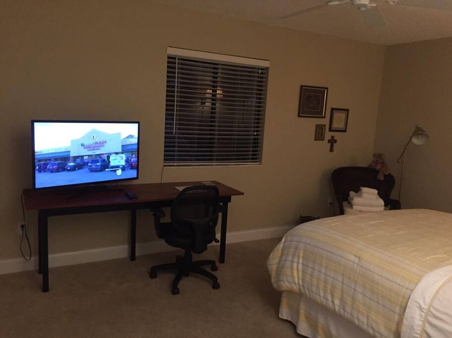 Bedroom, TV and desk