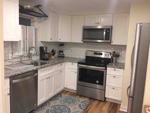 3BR, 1 1/2 ba, 2nd floor, decks, linens, W/D, A/C