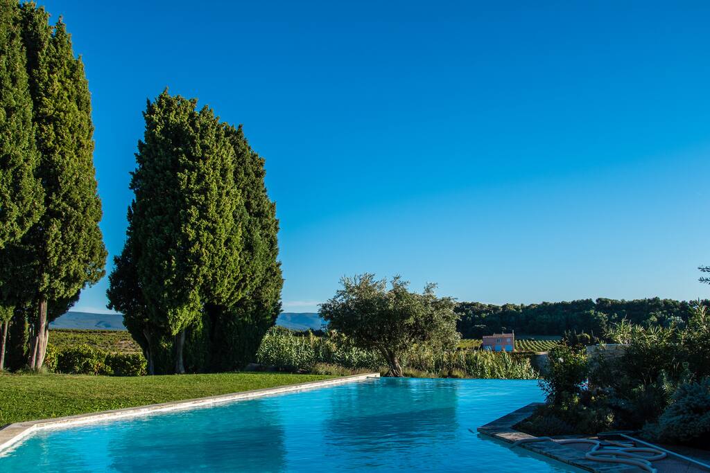 grosser Infinity-Pool 6x20m