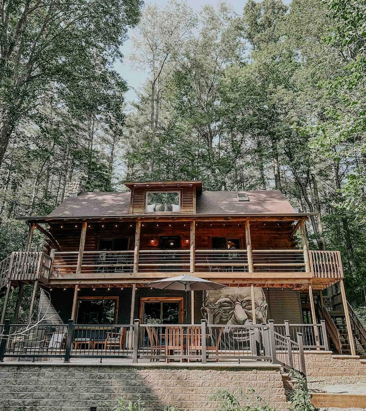 The Roosevelt Modern Cabin w/Hot Tub Cabins for Rent in Logan, Ohio