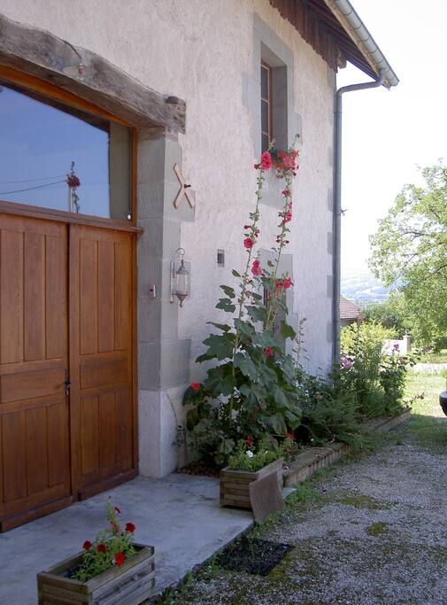 Entrée côté cour