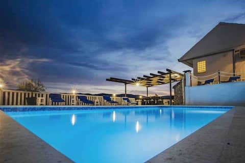 Villa Leko Imotski for 22p with pool and hot tub