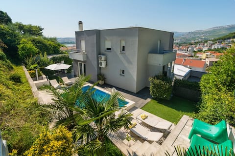 HOUSE with pool Split Podstrana