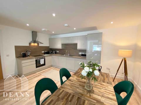 High Street, 3 bedroom, City Centre Apartment