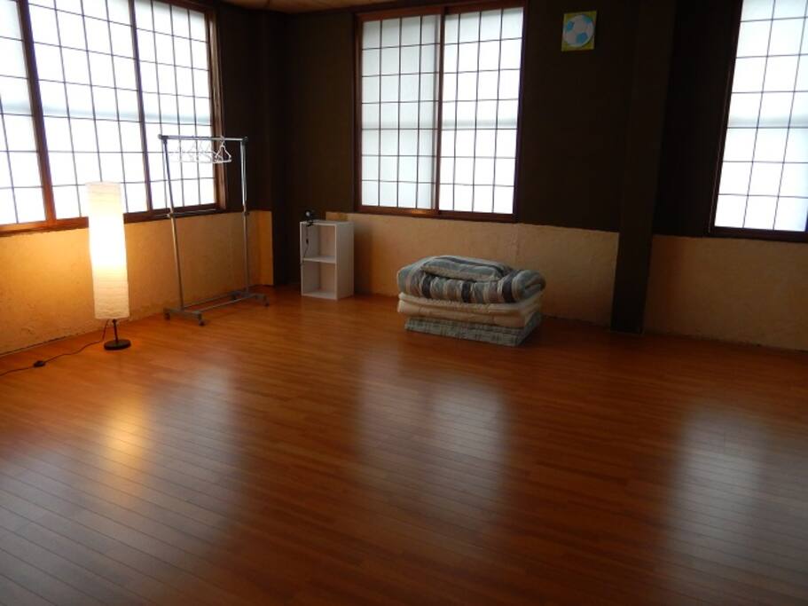 客室~日によっては広い部屋を独り占め/Shared guest room-You might have it by yourself, depends on the day, season.