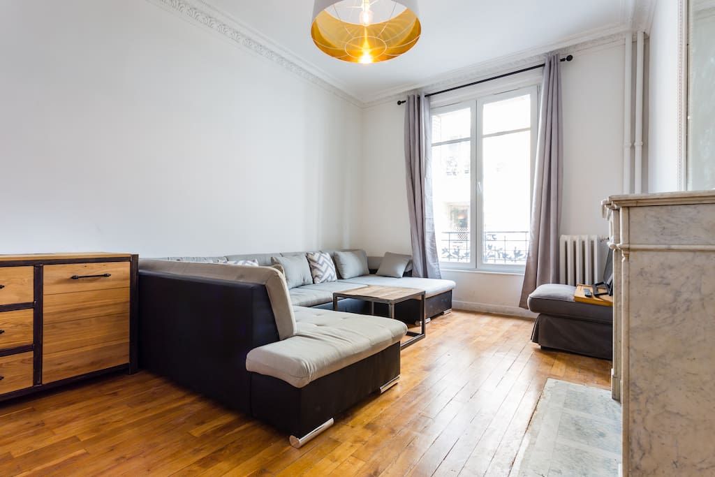 Grand salon, avec un home cinéma