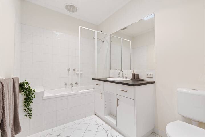 Spacious Townhouse in Brighton gallery image 5