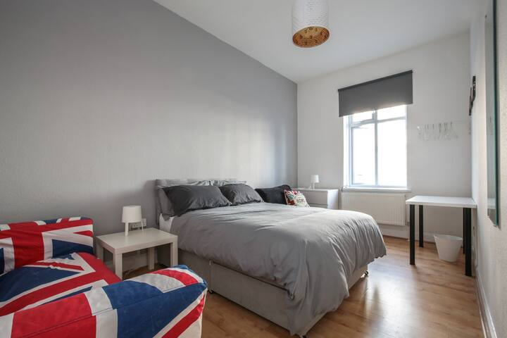 UK STAYS AND EXPERIENCES managed Airbnb listing 3