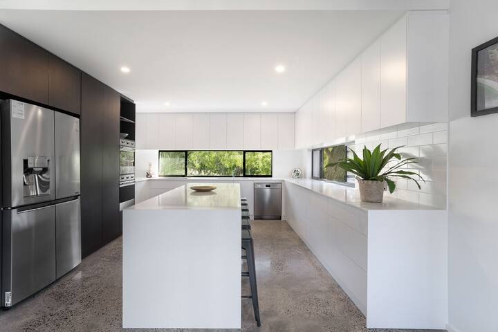 A 3 bedroom coastal abode located in Eagle Bay gallery image 5