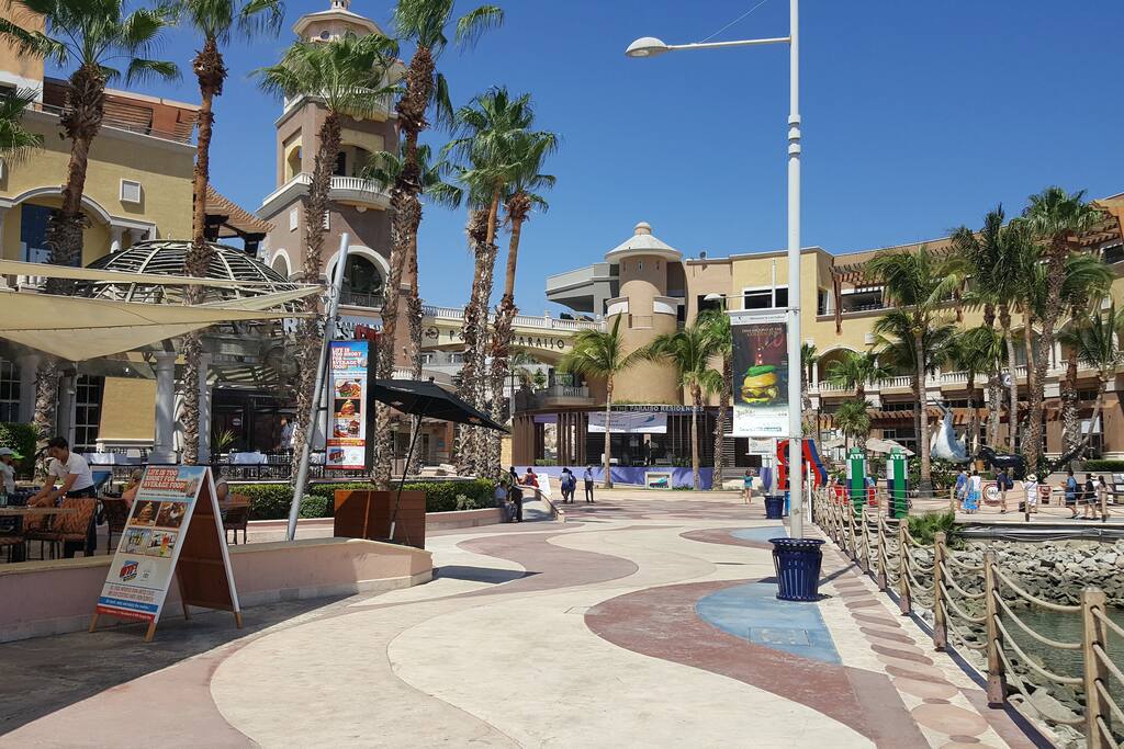Entrance to Paraiso from Marina