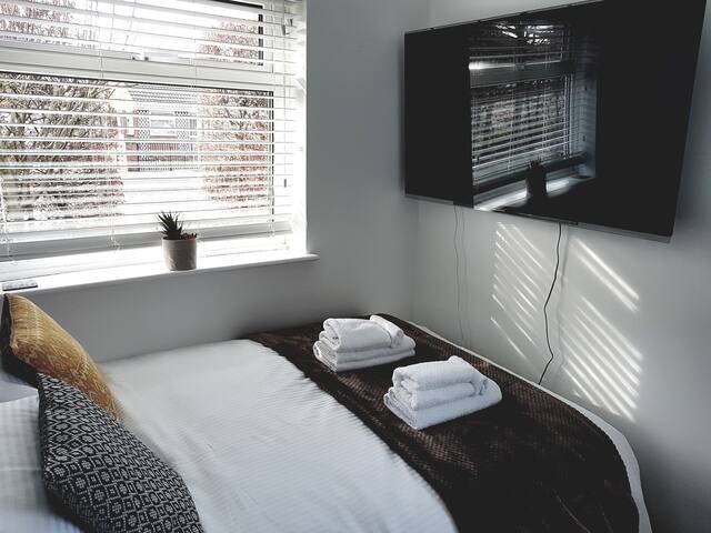 Cozy Double in York, TV, Kettle,Fridge & Microwave