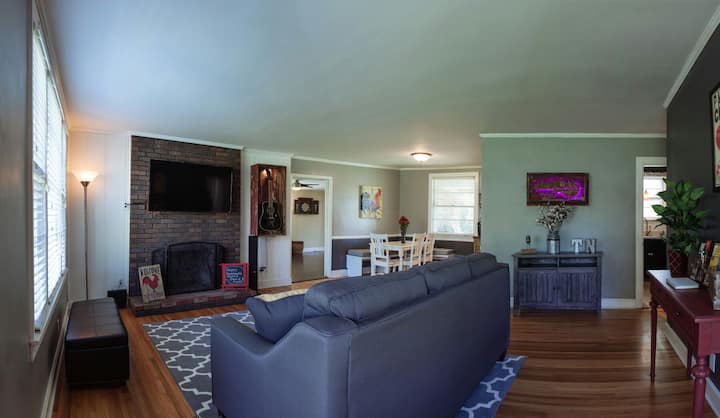 Charming 1950's Home-  3 Bedroom/2 Bath, 2.5ml From Airport/7ml To Downtown Nash - Nashville, TN