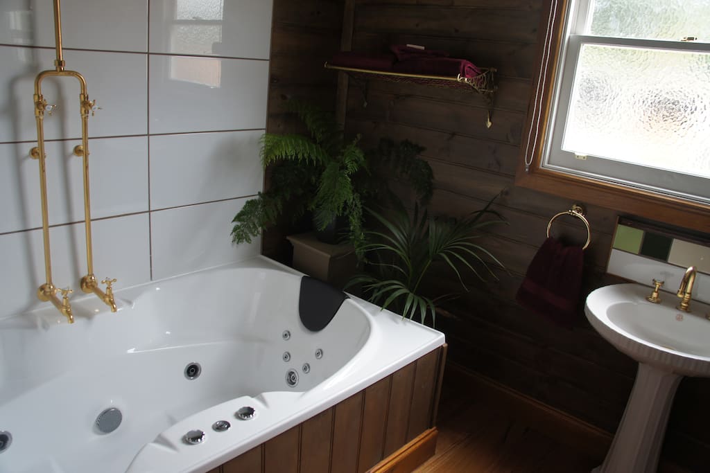 Onsuite with double spa in front BB room