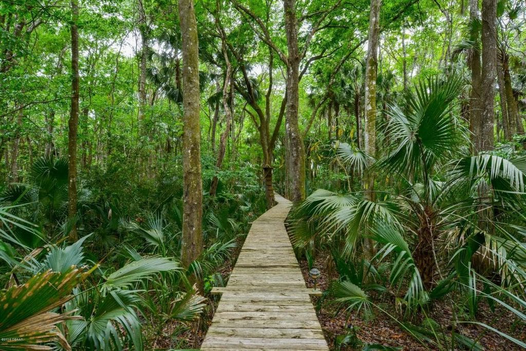 Long boardwalk from the pool deck to the Tomoka River.