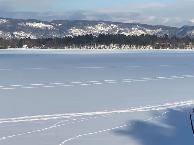 Sprawling Riverside Retreat with HotTub & Sauna gallery image 3