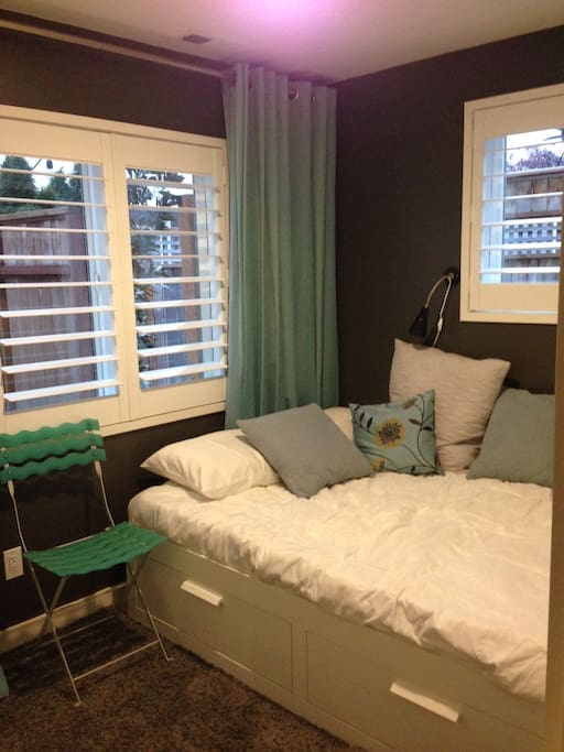 Private 7x9' room with full bed