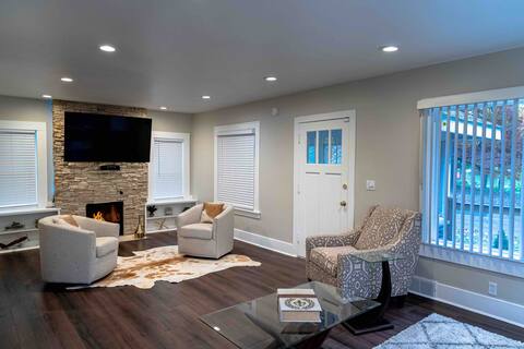 Chic Modern Luxury in the Heart of Vehicle City 3