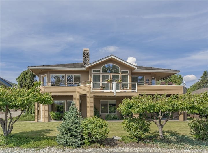 Shore View Home Houses for Rent in Manson, Washington, United States