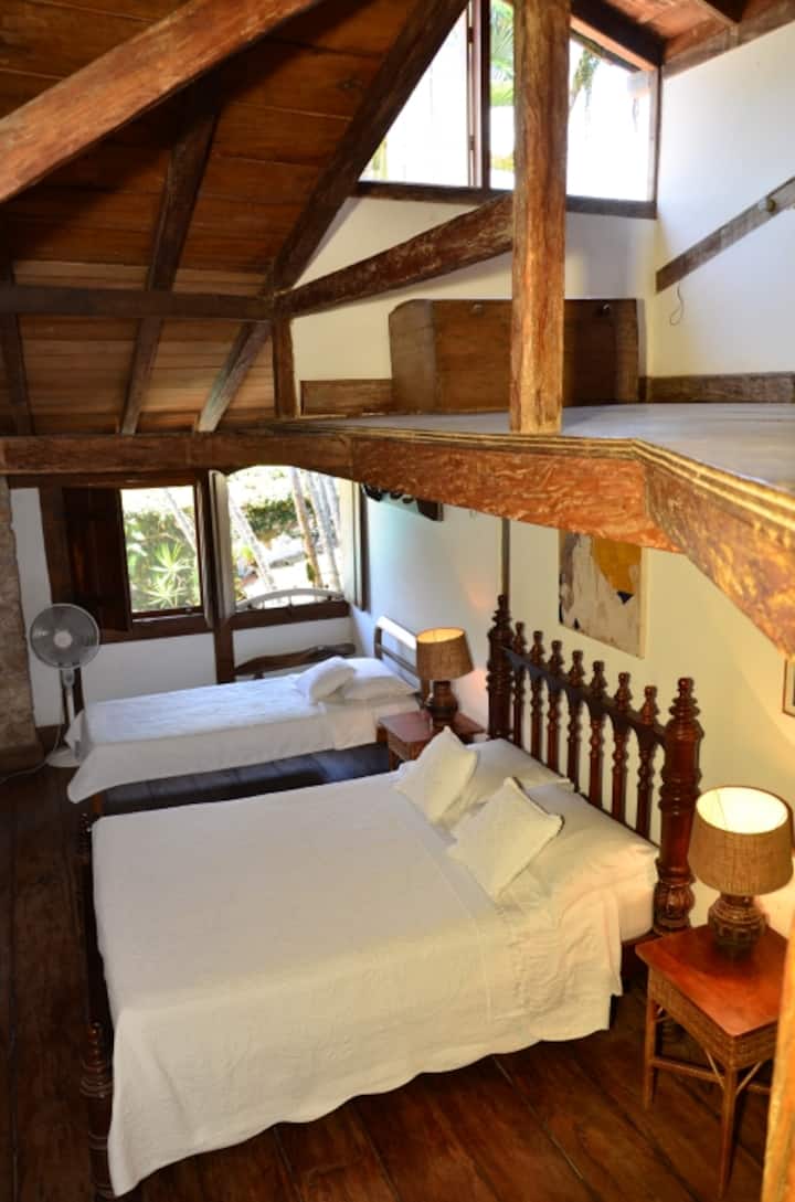 Ოთახი 2 / ანტრესოლი