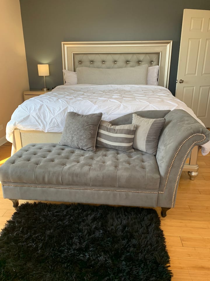 Მთავარი საძინებელი საწოლით