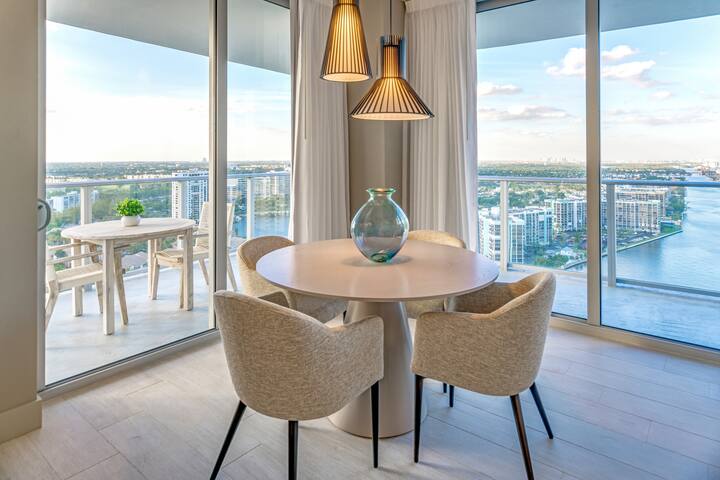 Luxury CornerCondo @Hyde GreatWaterViews +22Floor gallery image 3