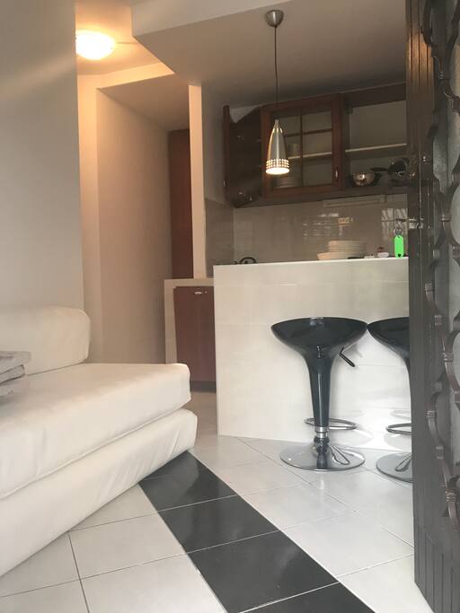 Living room w/kitchen
