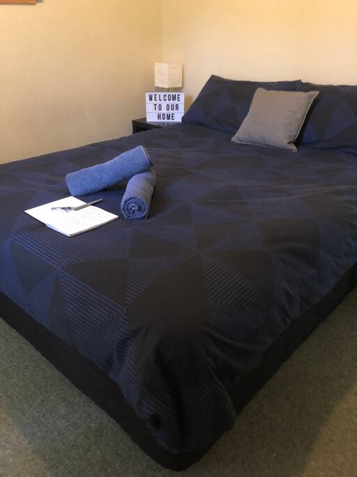 Cosy queen bed room