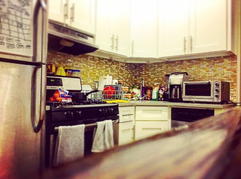 Kitchen, Gas Stove/Oven, Toaster Oven
