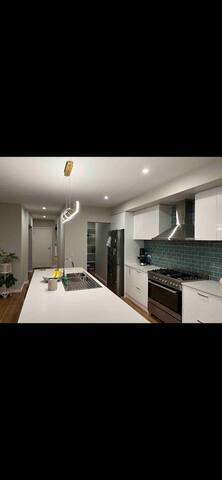 Coastal cheerful 4 bedroom home/ Ocean Grove gallery image 5