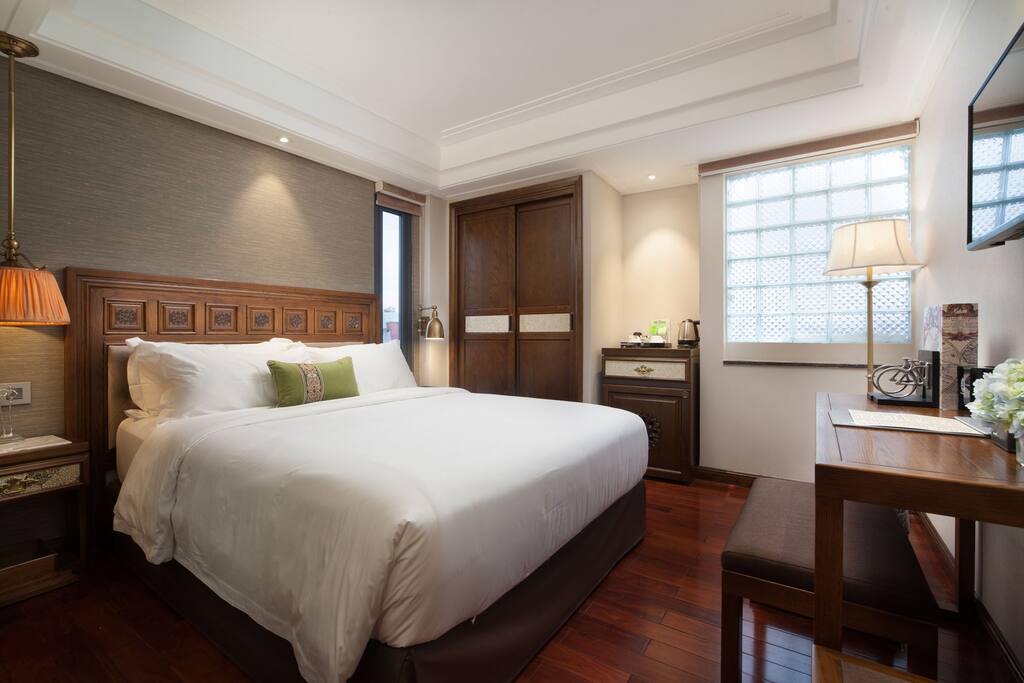 Deluxe double with window