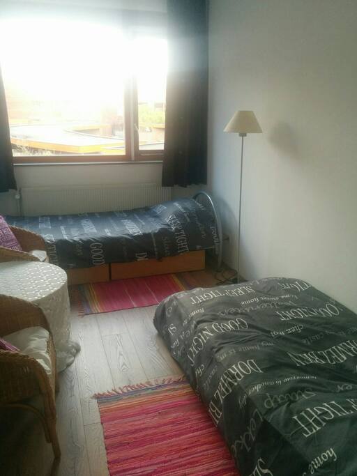 Nog een kamer met twee single bedden