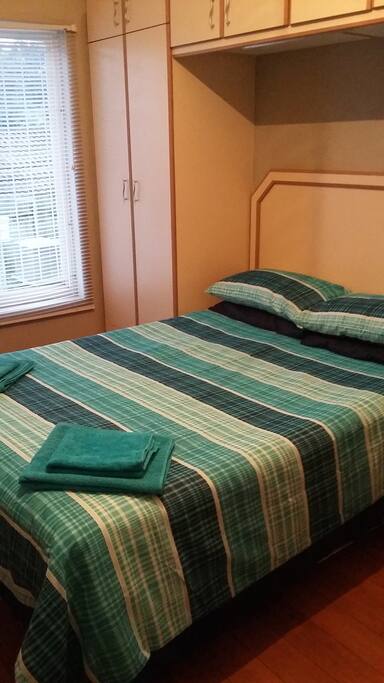 Double bedroom/ pvt bathroom