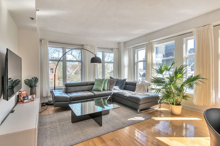 2 Bedrooms Condo Place-des-Arts/Downtown 8 J